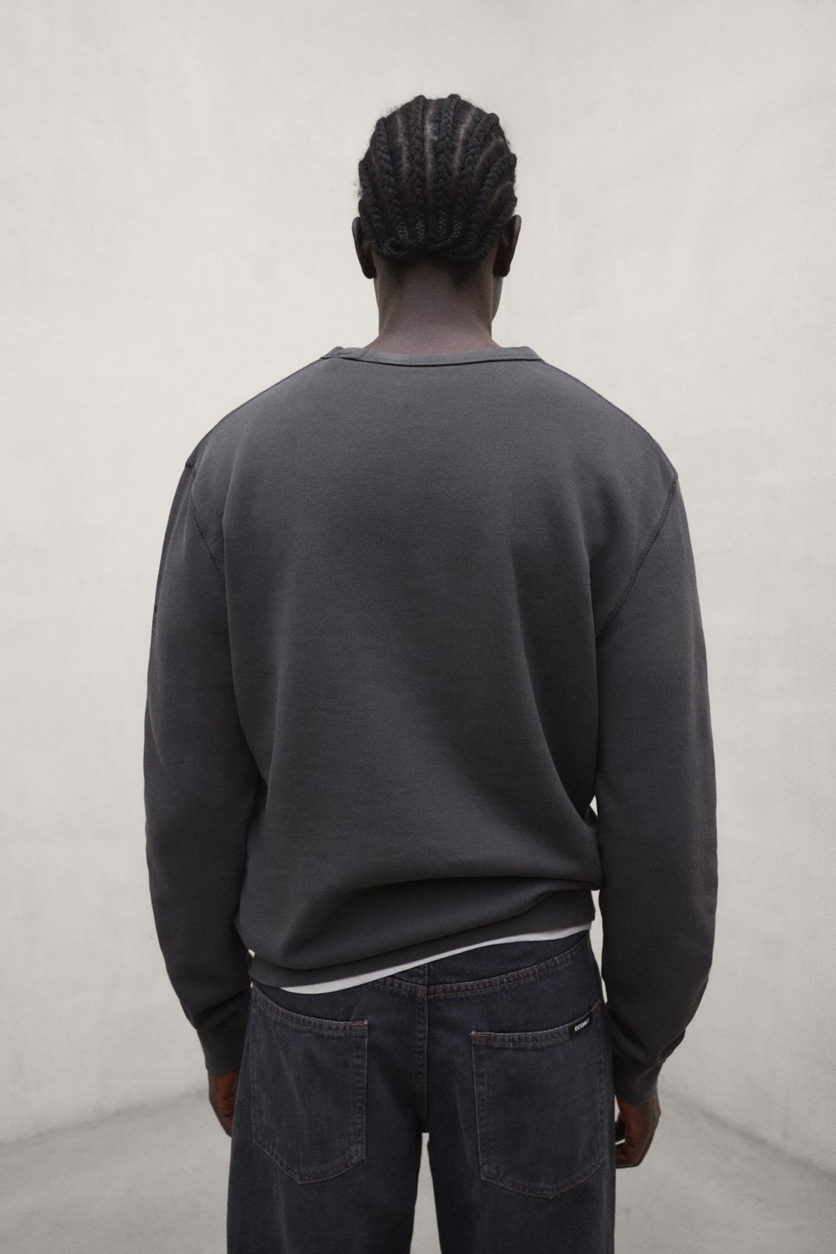 sudadera-gola-gris-oscuro-ecoalf-100-algod-n-regenerativo-fit-regular-manga-ragl image 3