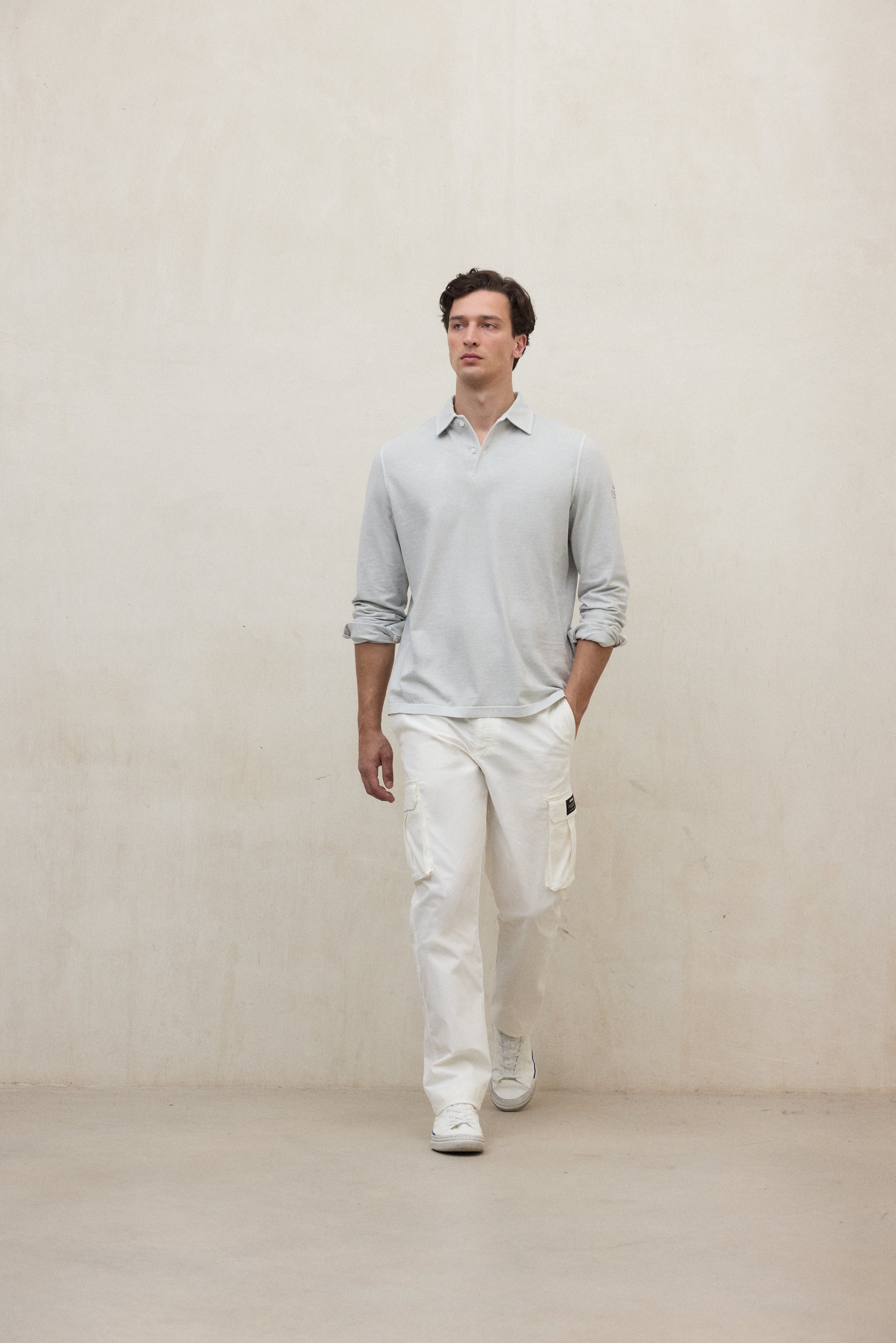 polo-patrick-gris-claro-de-ecoalf-50-algod-n-reciclado-y-50-algod-n-org-nico-sua image 3