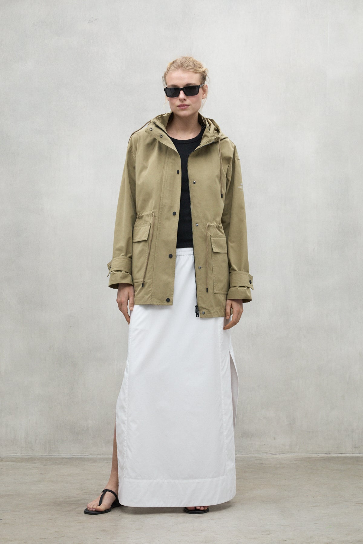 chaqueta-tabur-khaki-de-ecoalf-poli-ster-reciclado-y-repelente-al-agua image 1