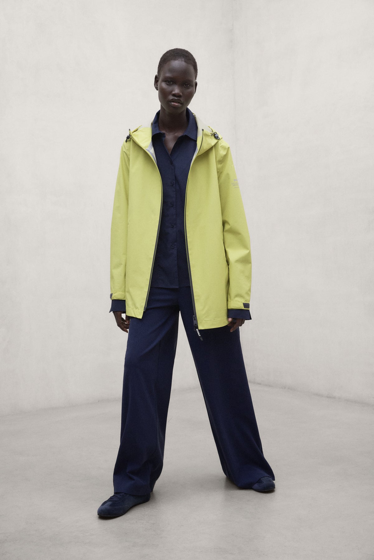ecoalf-chaqueta-diluvio-amarillo-mujer-impermeable-y-transpirable image 2