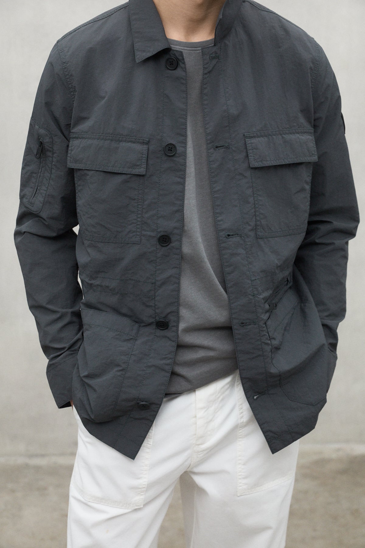 chaqueta-kamet-de-ecoalf-para-hombre-gris-oscuro-poliamida-reciclada-fit-regular image 3