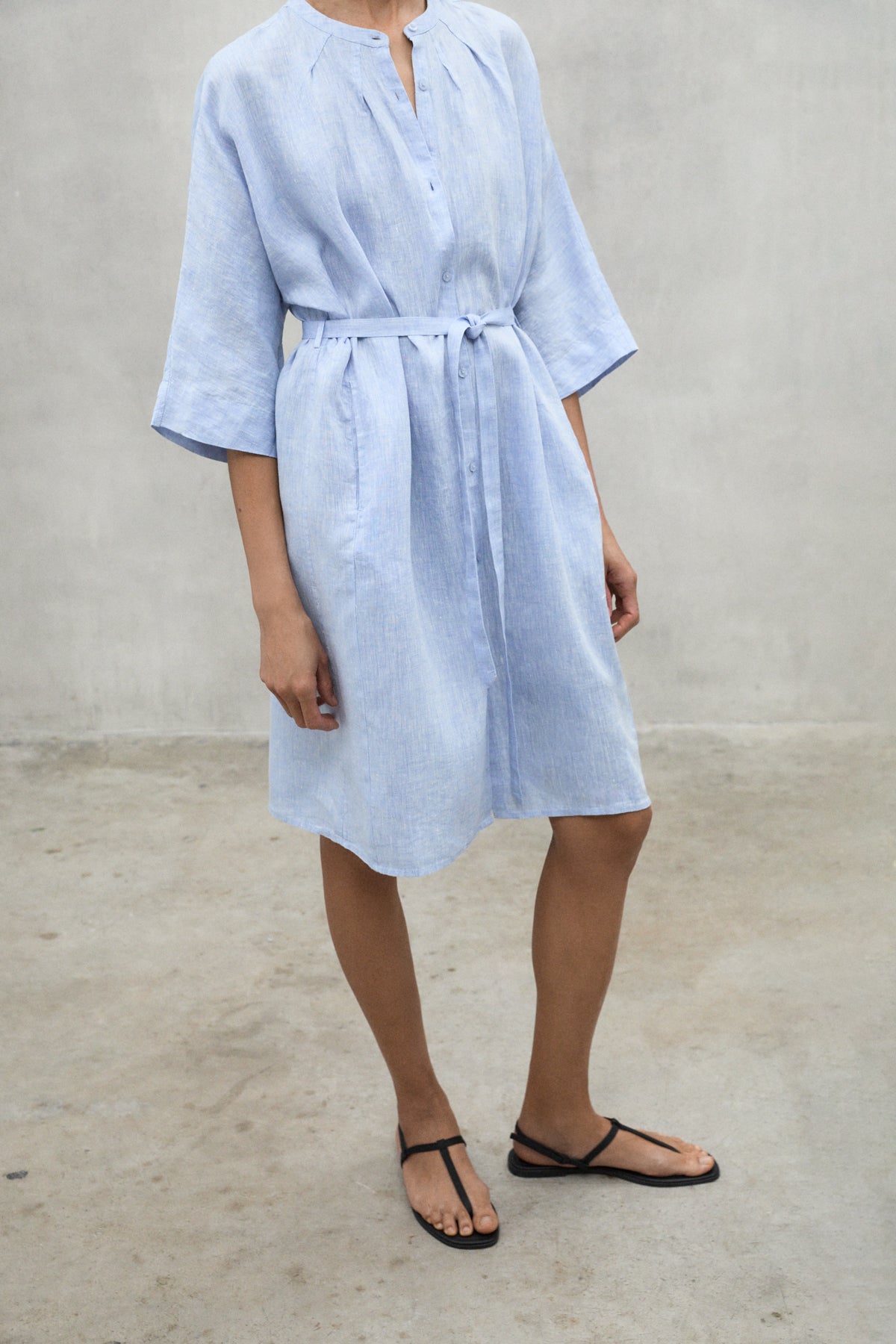 ecoalf-vestido-corto-lea-azul-claro-lino-reciclado image 3