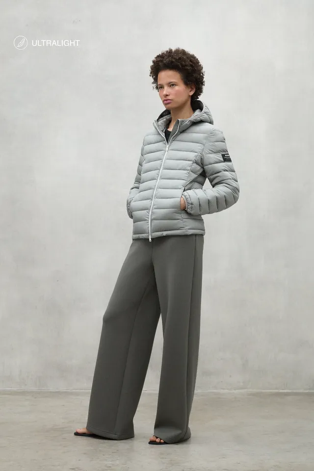 chaqueta-atlantic-gris-claro-de-mujer-ecoalf-poliamida-reciclada-ultraligera image 1