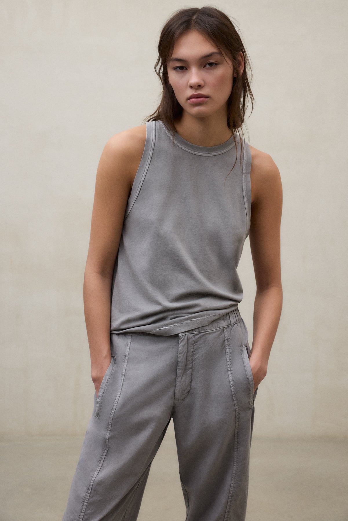 pantalones-ripoll-ecoalf-de-algod-n-regenerativo-para-mujer-gris-oscuro image 4