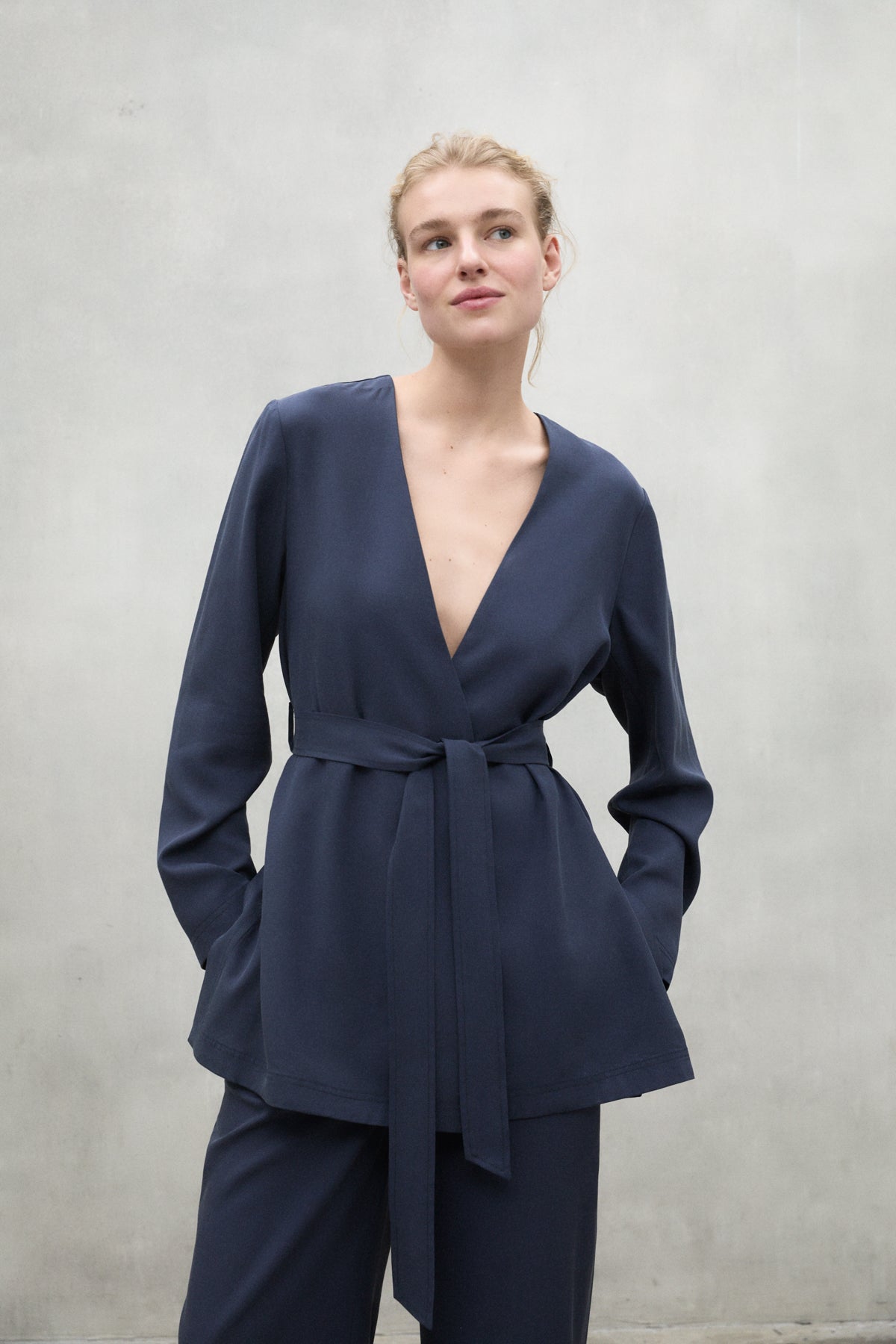 chaqueta-ecoalf-tana-azul-marino-de-mujer-97-tencel-lyocell-fit-holgado image 5
