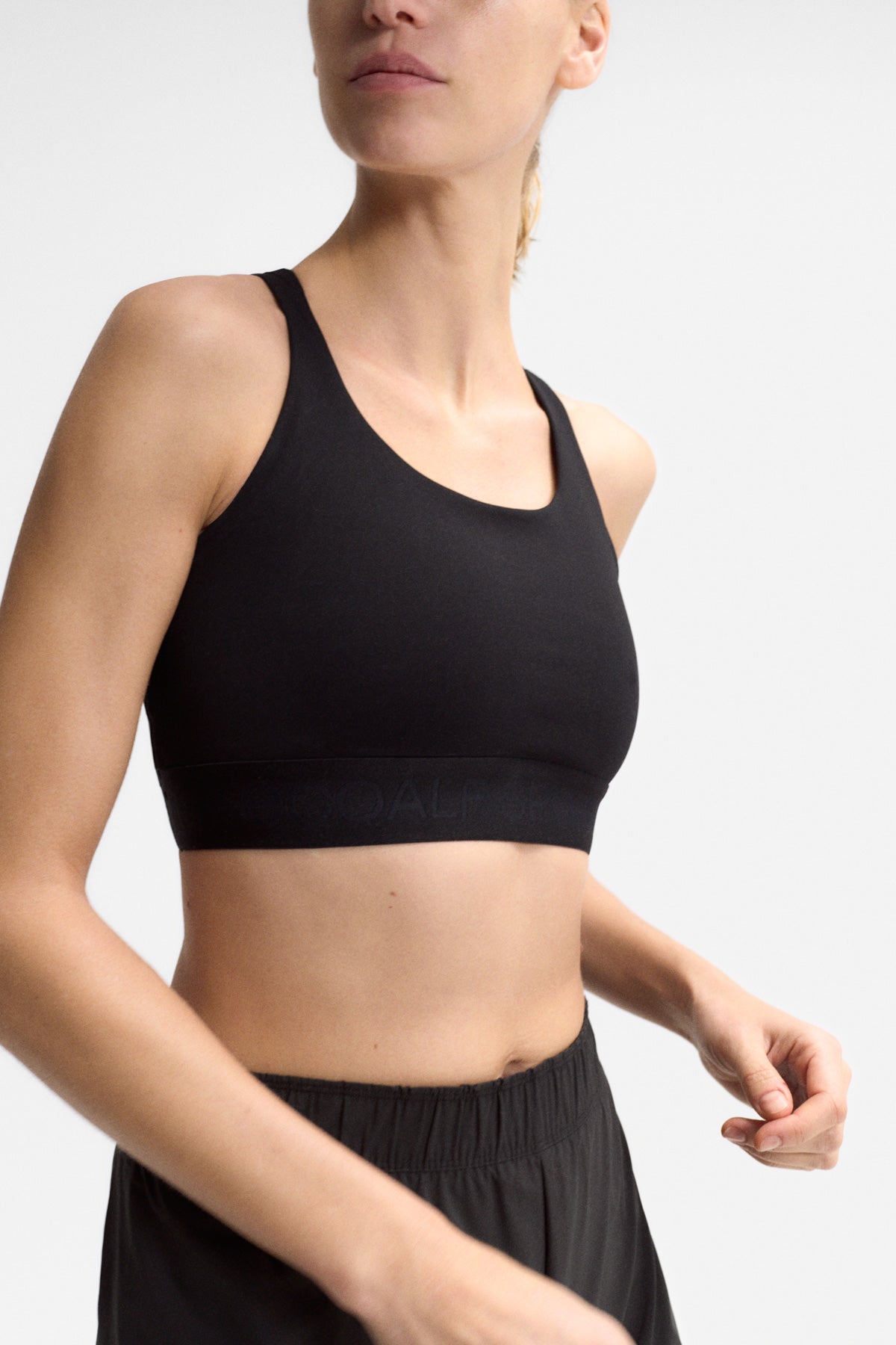 ecoalf-top-berl-n-negro-poliamida-reciclada-compresivo-y-transpirable image 2