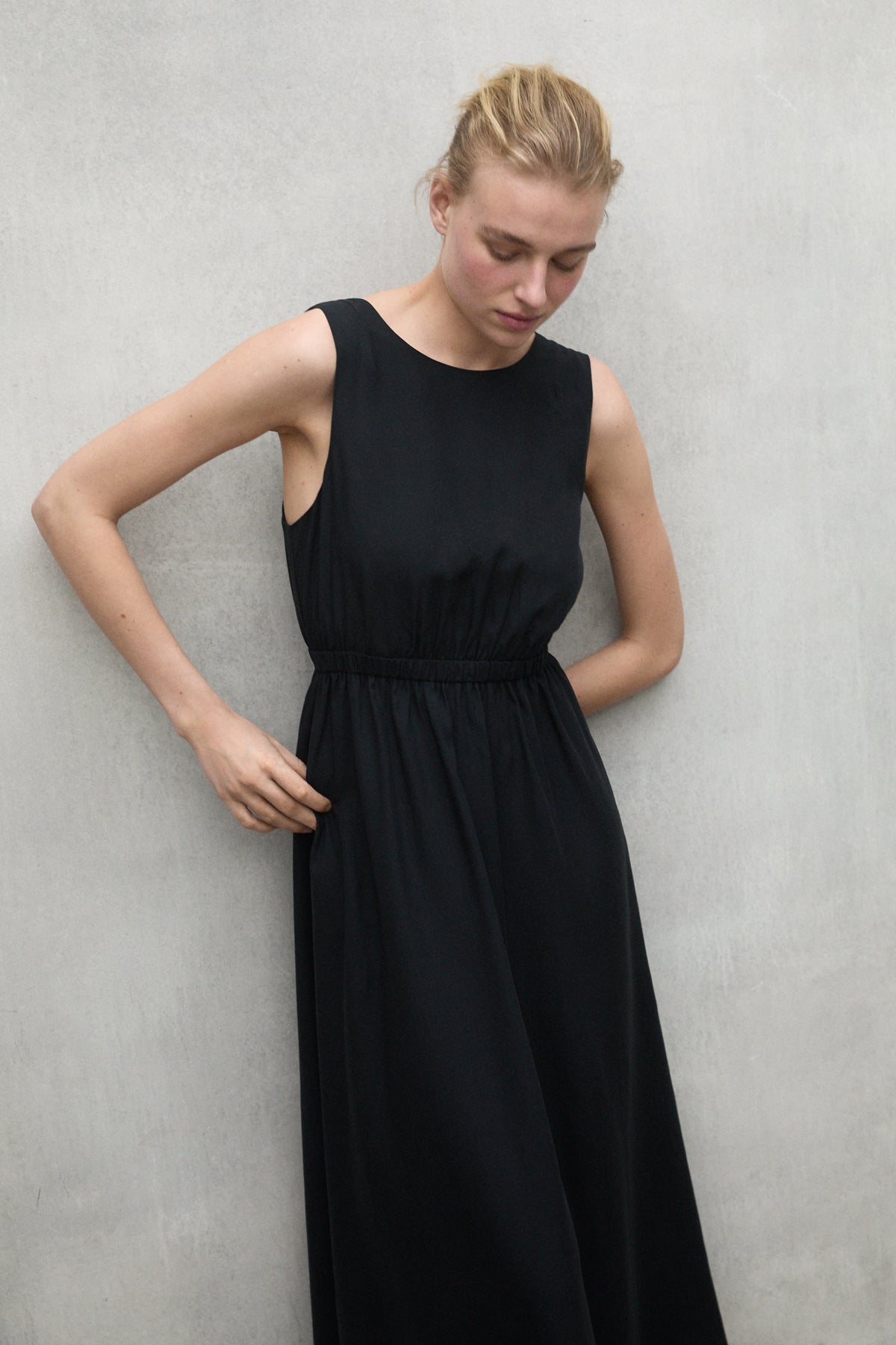 ecoalf-vestido-karl-negro-de-mujer-tencel-lyocell-con-espalda-abierta image 3