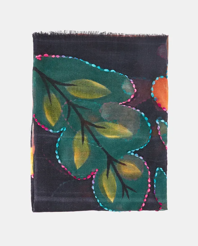 abbacino-pa-uelo-de-lana-estampado-floral-negro-2 image 1