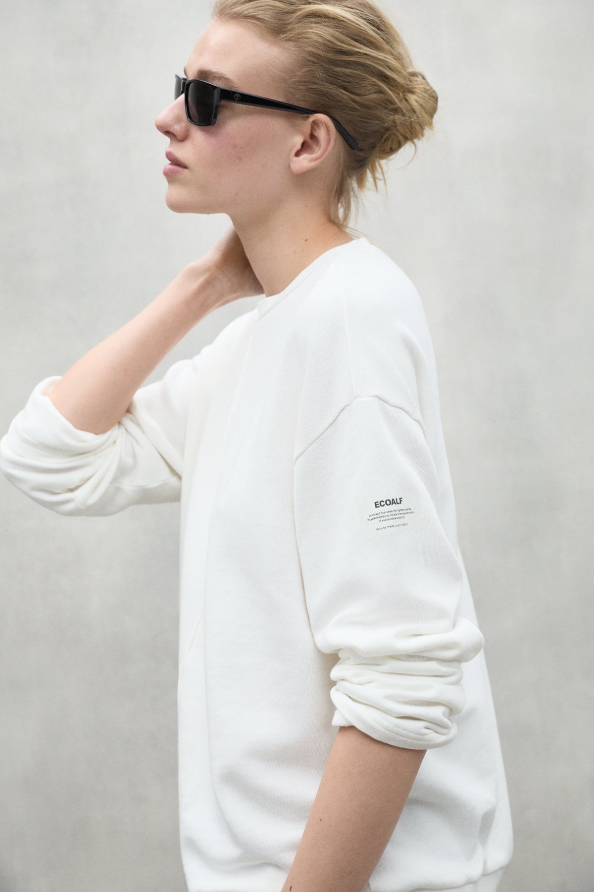 ecoalf-sudadera-ankara-blanca-de-mujer-oversize-50-algod-n-reciclado-vegana image 2