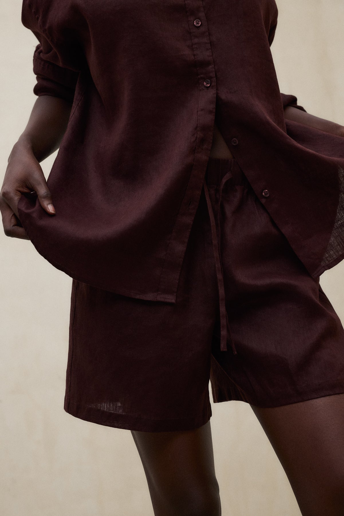 ecoalf-shorts-eras-marrones-de-mujer-80-lino-cintura-el-stica-ajustable-y-bolsil image 4