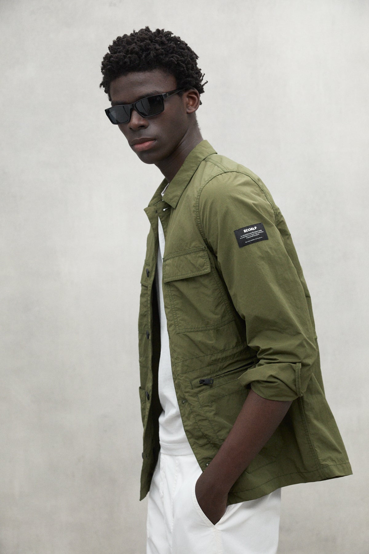 ecoalf-chaqueta-kamet-verde-poliamida-reciclada-con-m-ltiples-bolsillos image 4