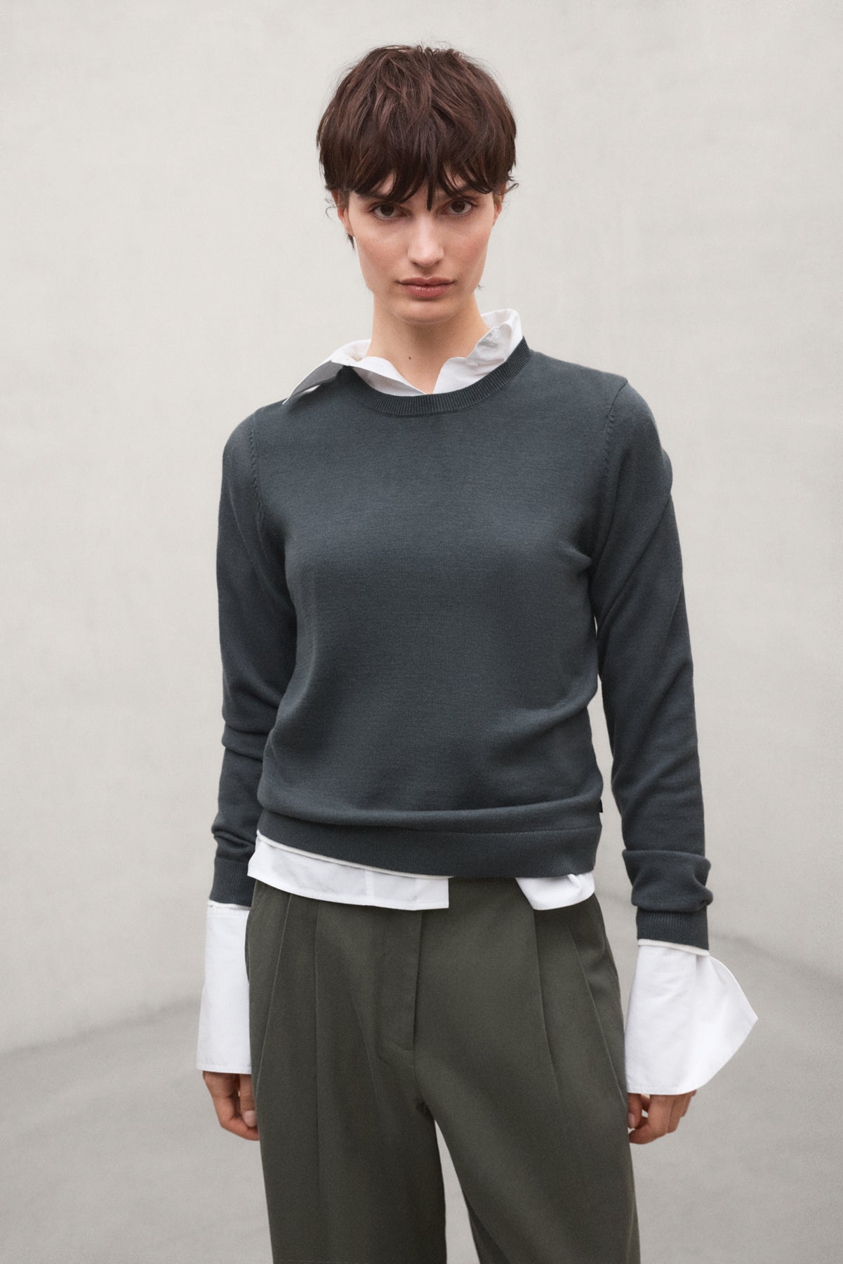 jersey-ares-khaki-de-ecoalf-para-mujer-de-lana-reciclada image 2
