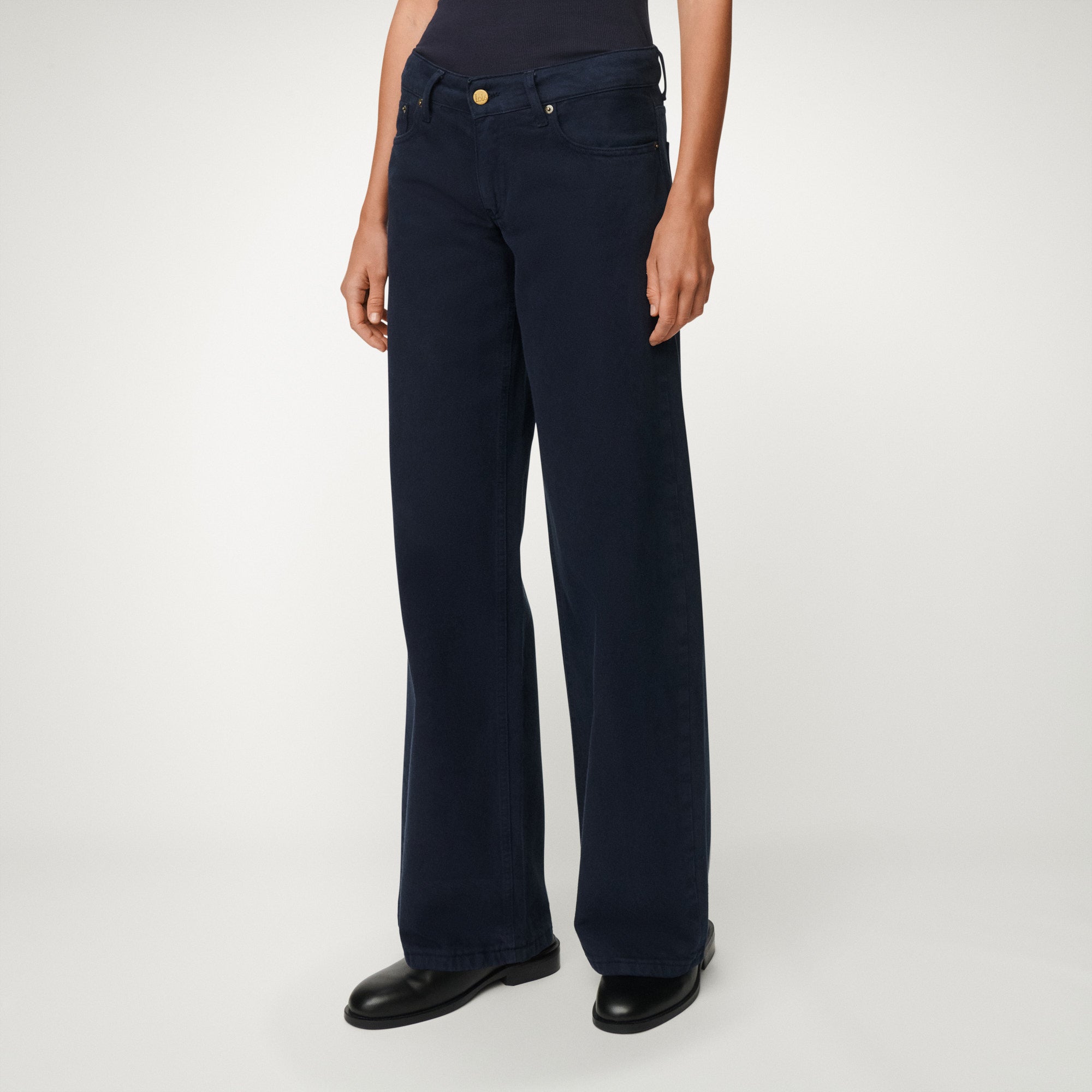 pantalones-lois-skale-corte-moderno-y-vers-til image 2