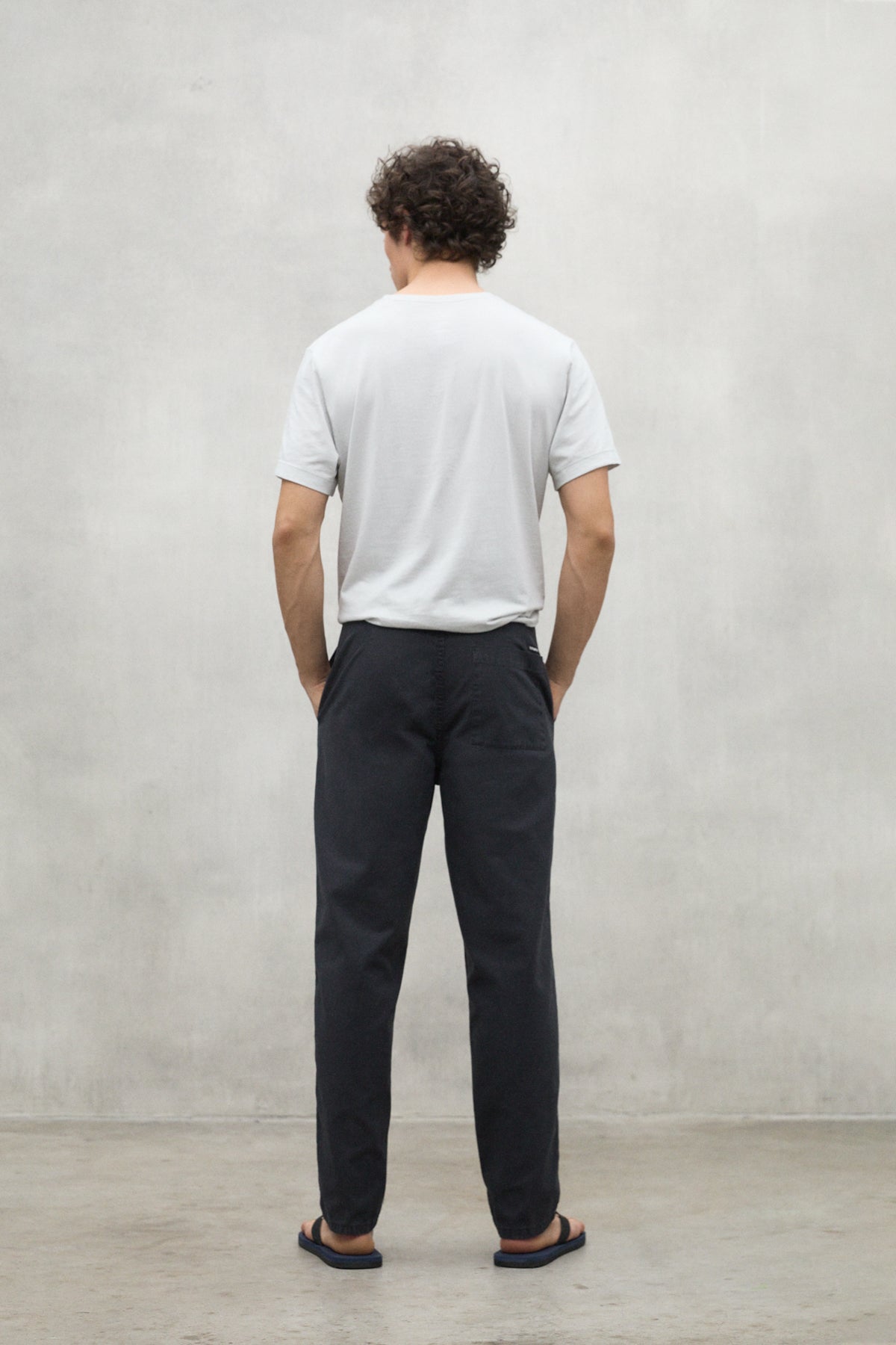 pantal-n-ecoalf-nalon-gris-oscuro-de-hombre-100-algod-n-reciclado-fit-holgado image 5