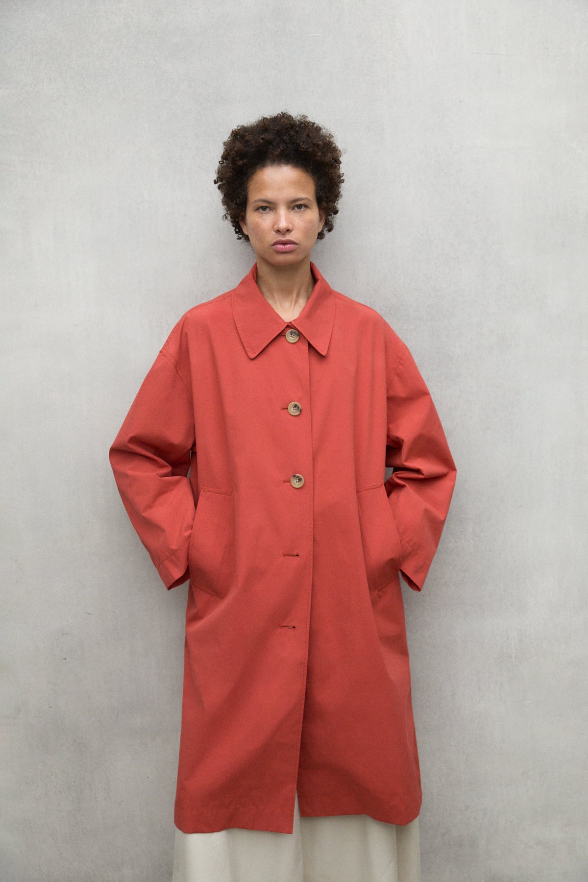 chaqueta-stong-roja-de-mujer-ecoalf image 2