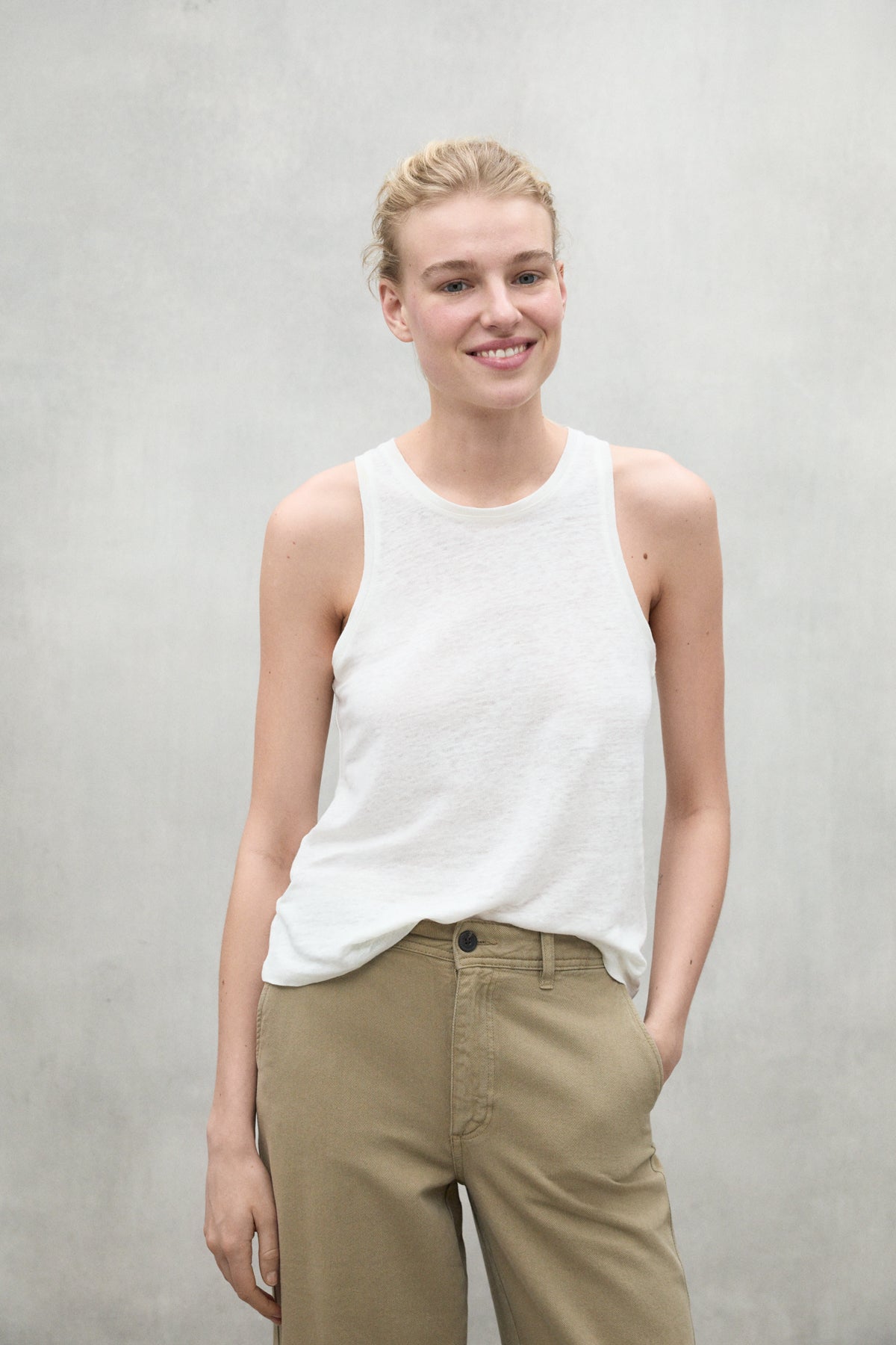 ecoalf-camiseta-halden-blanca-camiseta-de-tirantes-de-mujer-de-lino-100 image 1