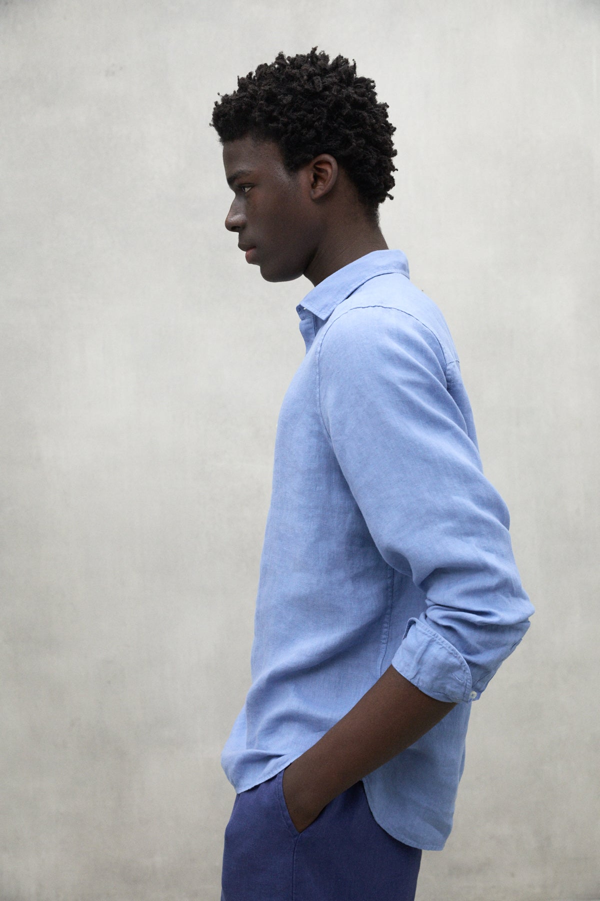 ecoalf-camisa-polino-azul-de-hombre-100-lino-corte-regular-cuello-cortado image 4