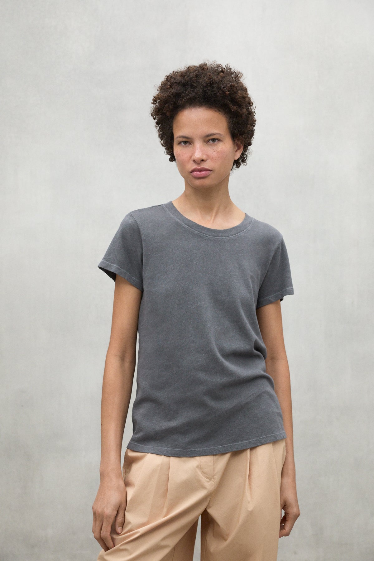 camiseta-ecoalf-lane-gris-oscuro-para-mujer image 4