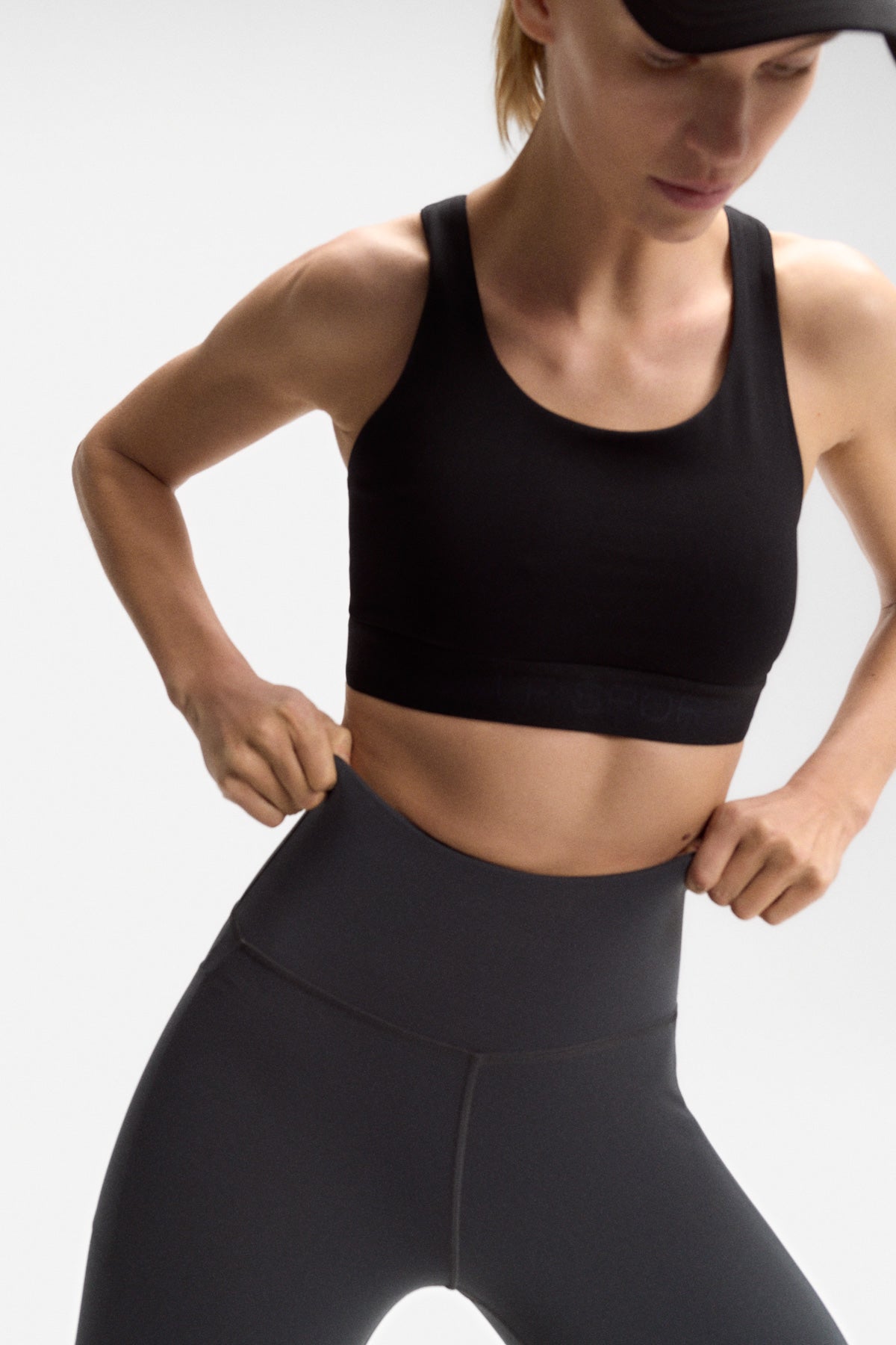 leggings-ecoalf-performance-lisbon-compresivos-y-transpirables-grises-para-runni image 2