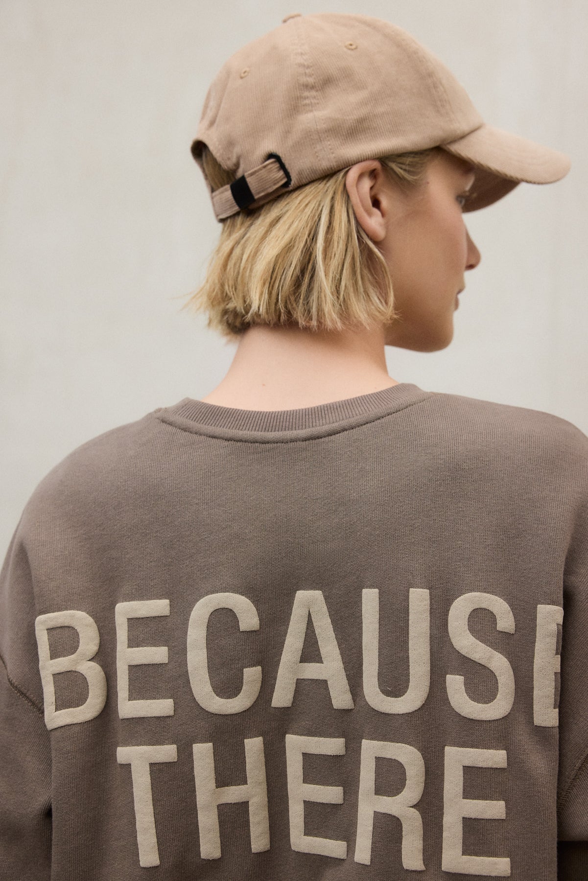 sudadera-storm-de-ecoalf-para-mujer-50-algod-n-reciclado-y-50-org-nico-marr-n image 5