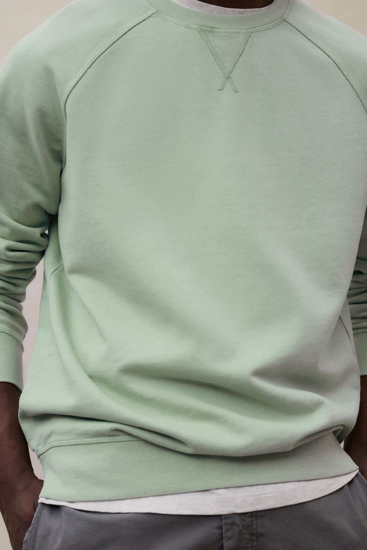 sudadera-berja-verde-de-ecoalf-para-hombre-100-algod-n-reciclado-te-ida-en-prend image 3