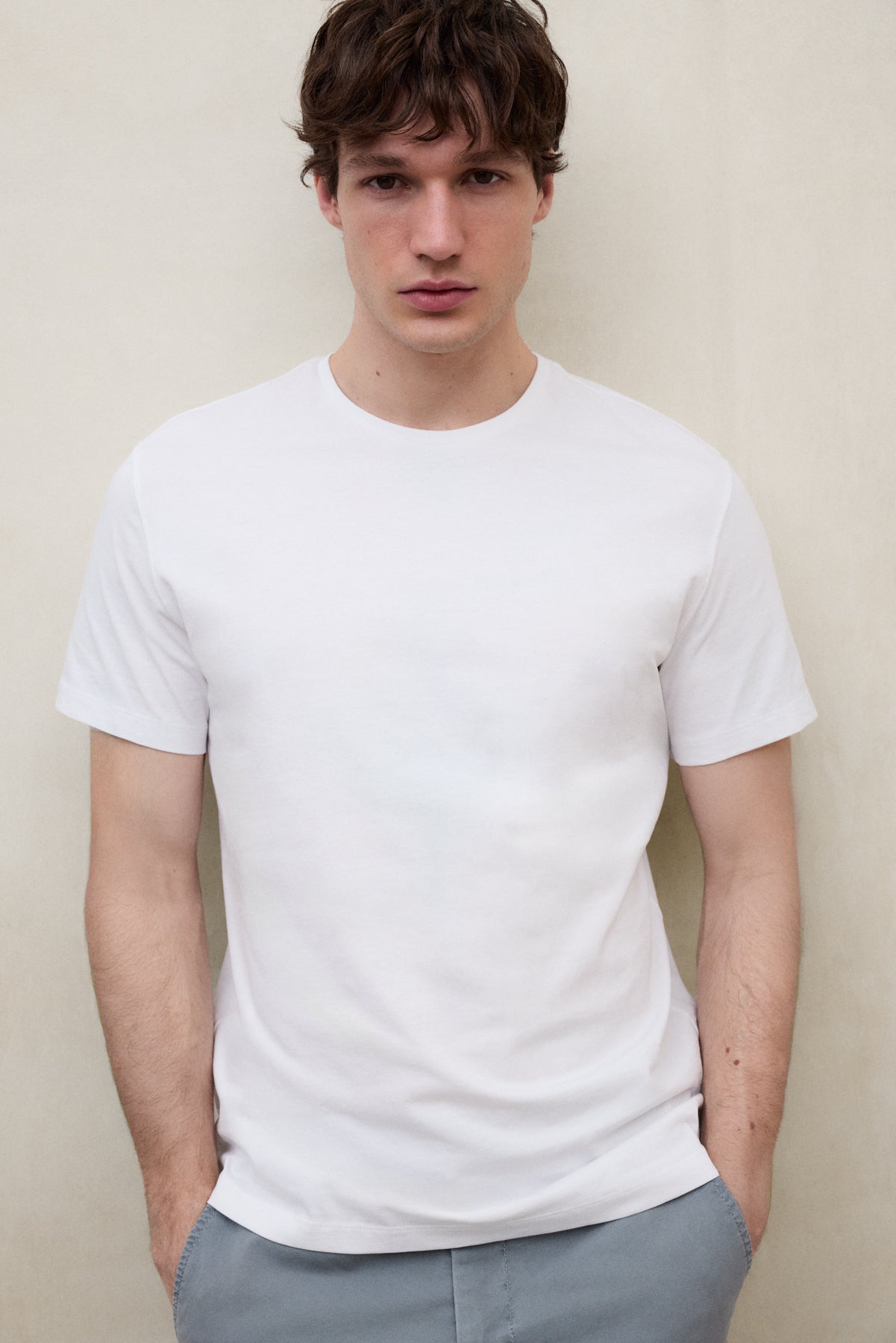 camiseta-act-blanca-de-hombre-ecoalf-100-algod-n-reciclado-estampado-desgastado image 3