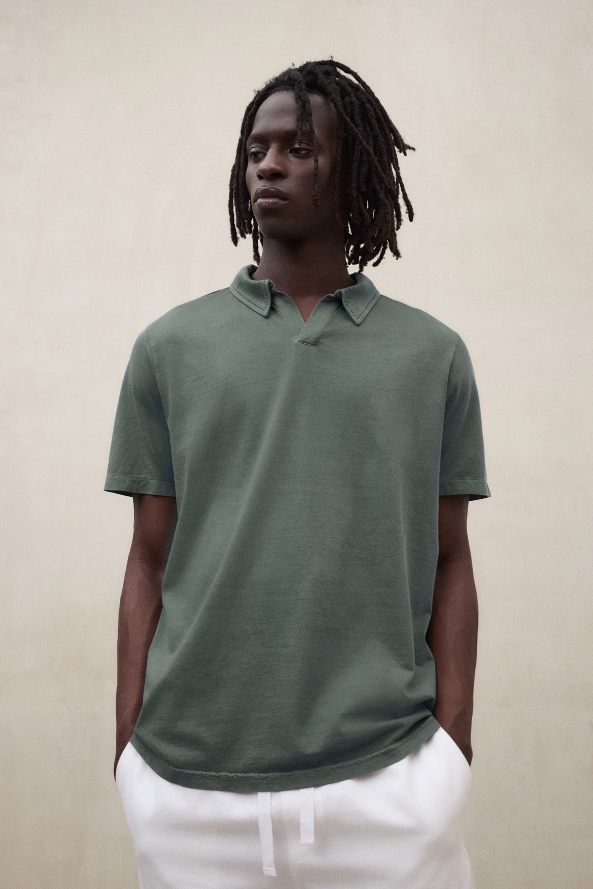 polo-ecoalf-enzo-verde-de-hombre-100-algod-n-reciclado-fit-regular-y-cuello-john image 1