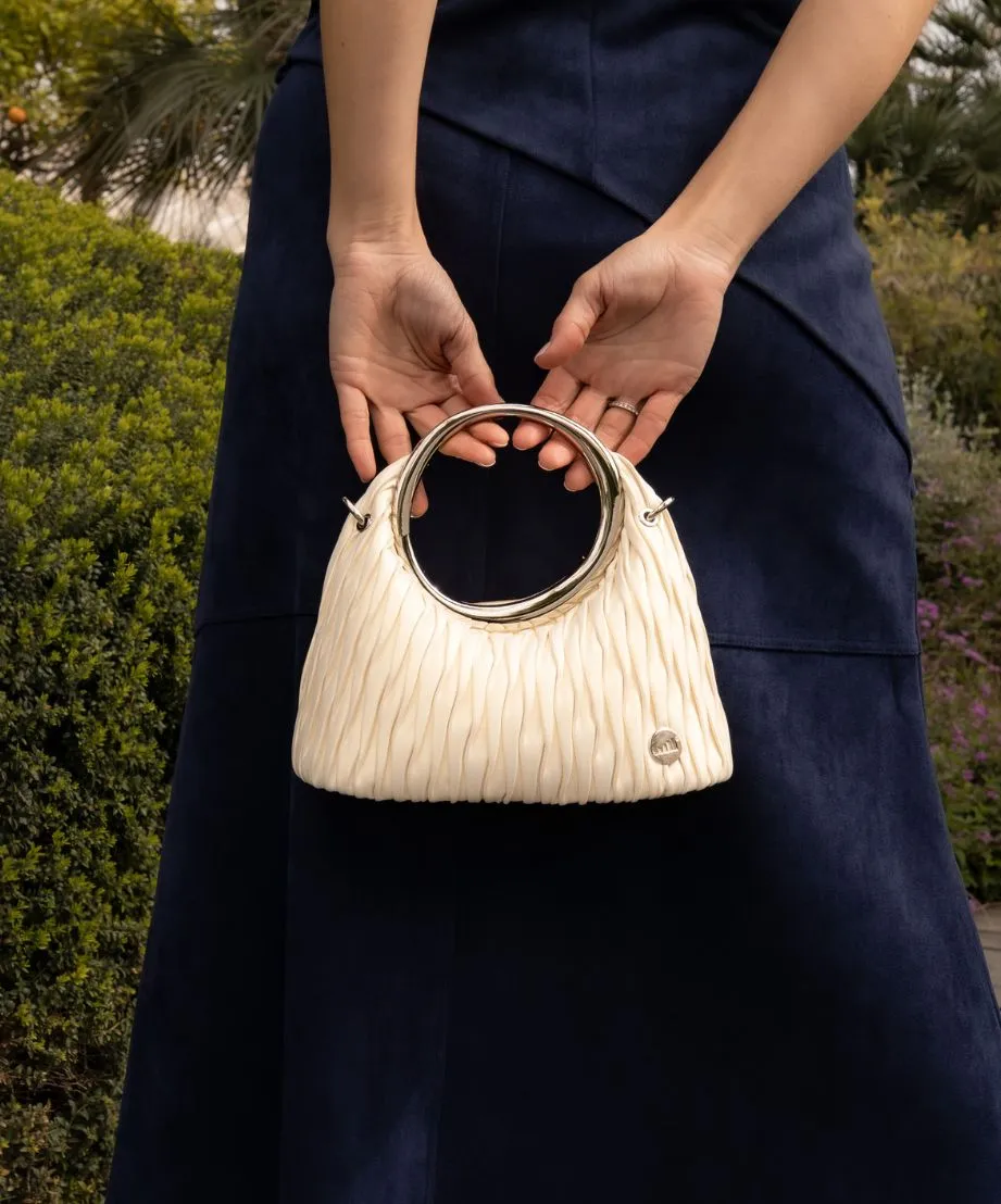 kbas-coctail-fara-bolso-de-mano-de-pu-color-butter-plisado-y-acabado-brillante image 1