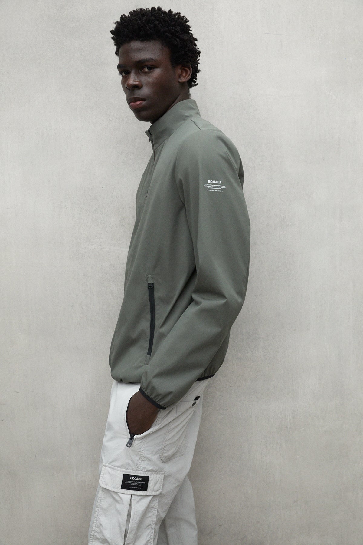 ecoalf-chaqueta-james-khaki-impermeable-de-poli-ster-reciclado-corte-regular image 4