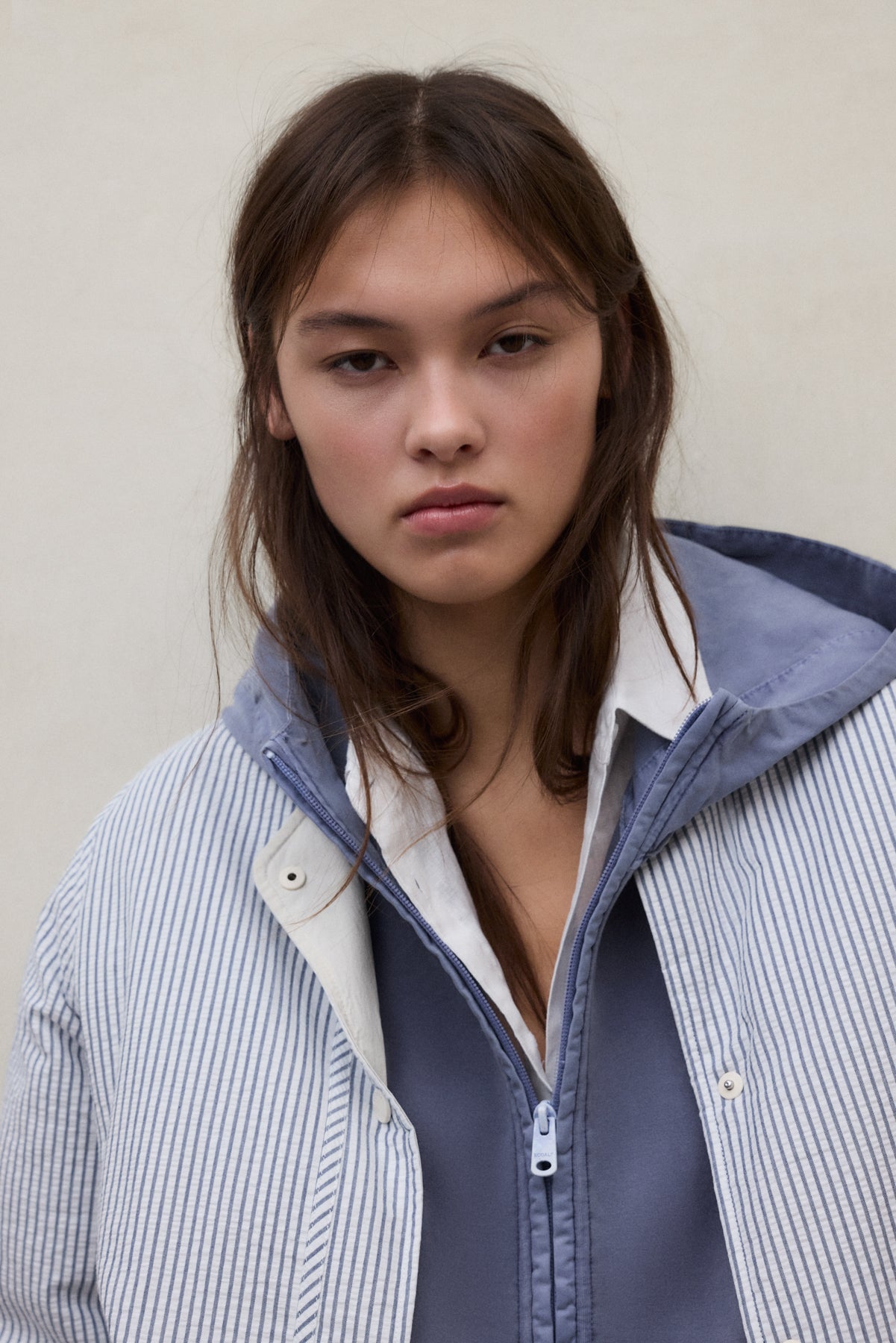 chaqueta-reversible-ecoalf-gabi-azul-y-blanco-de-mujer image 5