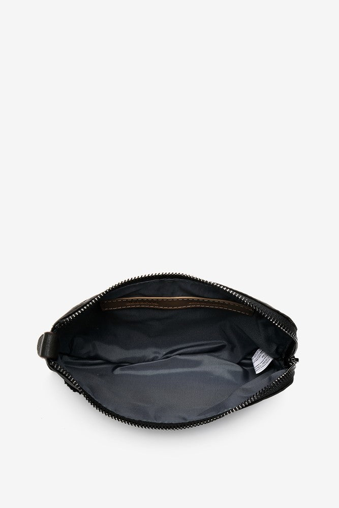 abbacino-neceser-plano-mujer-en-materiales-reciclados-negro-l-nea-emma image 4