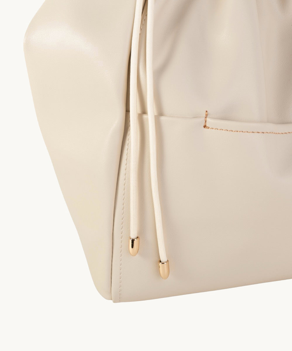 bolso-urban-xana-shopping-de-pu-beige-con-cierre-de-cordones-ajustable image 6