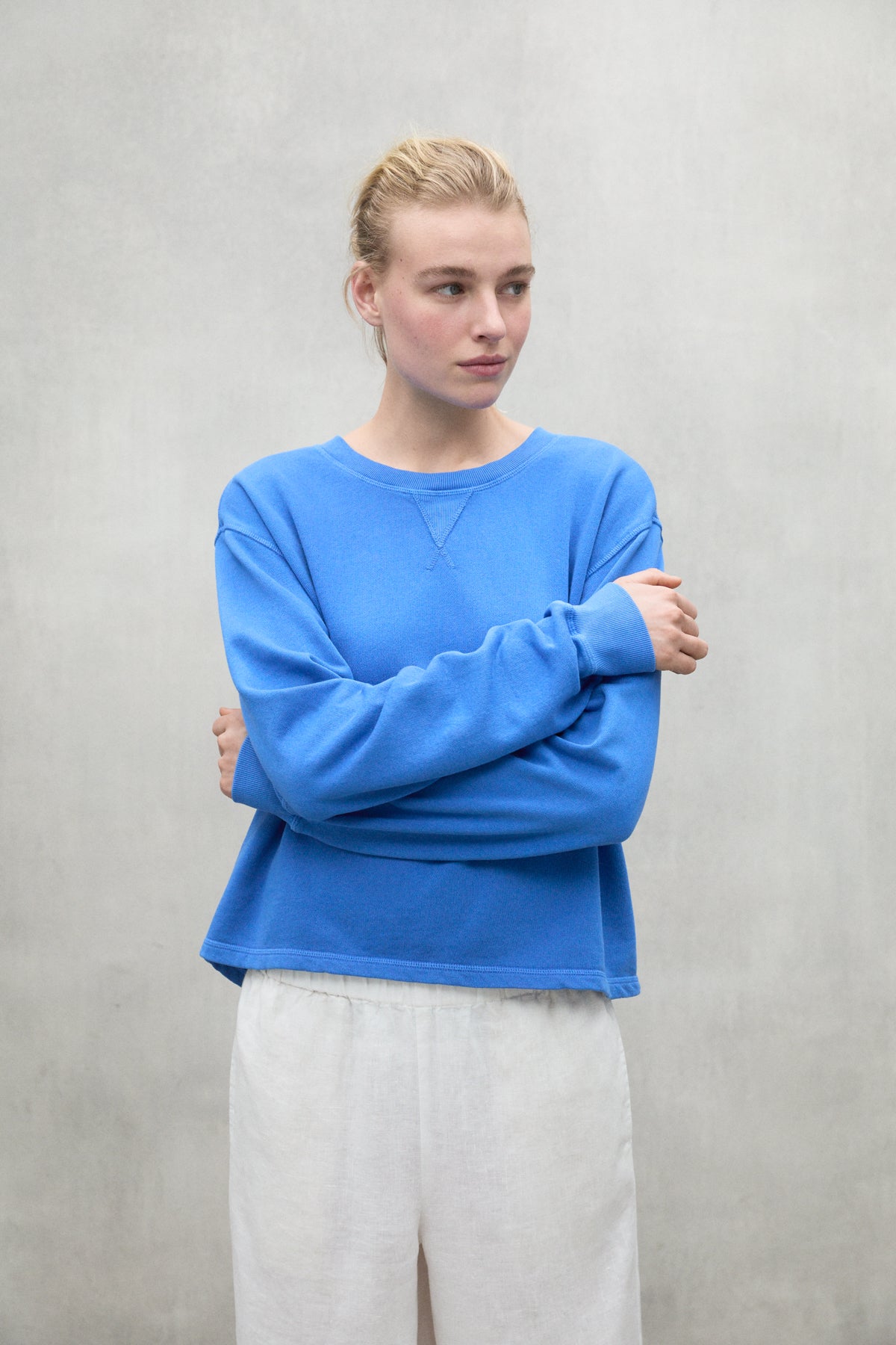 sudadera-ecoalf-rodas-azul-de-algod-n-reciclado-mujer-fit-regular-cuello-redondo image 5