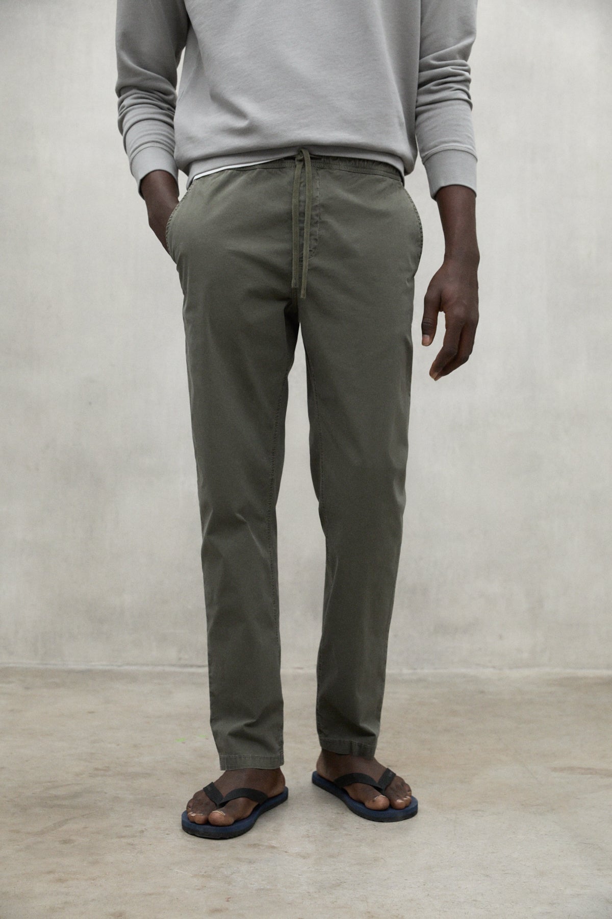 ecoalf-ethic-pantal-n-regular-de-algod-n-y-elastano-color-khaki image 2