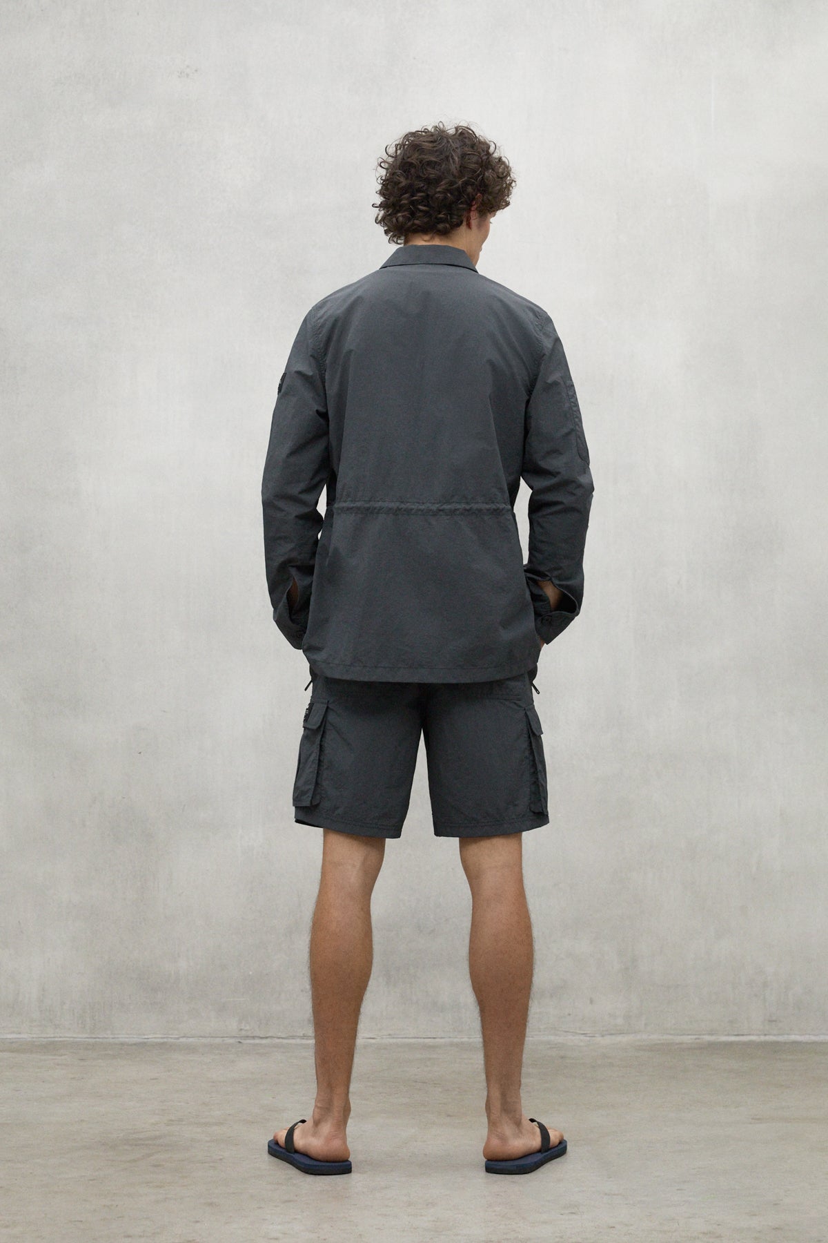 chaqueta-kamet-de-ecoalf-para-hombre-gris-oscuro-poliamida-reciclada-fit-regular image 7