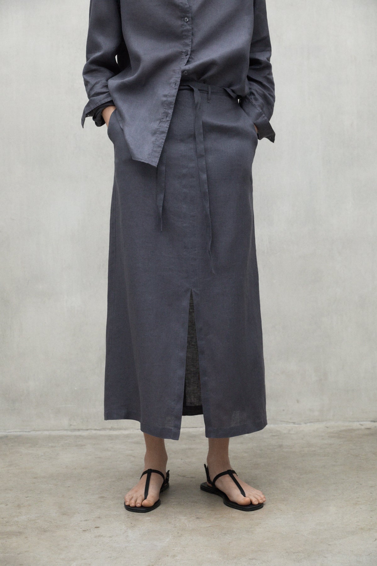 ecoalf-falda-lara-gris-oscuro-de-mujer-20-lino-reciclado-cintura-el-stica-y-bols image 5