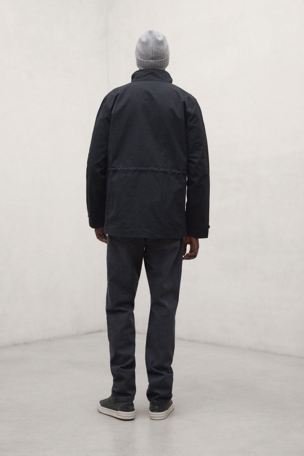 chaqueta-altia-gris-oscuro-de-hombre-ecoalf-poliamida-reciclada-repelente-al-agu image 3
