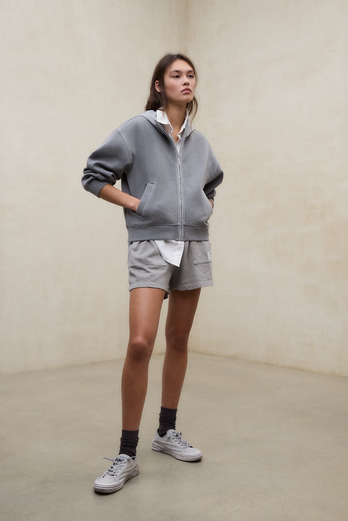 ecoalf-shorts-ness-gris-oscuro-de-mujer-75-algod-n-regenerativo-tintes-naturales image 1