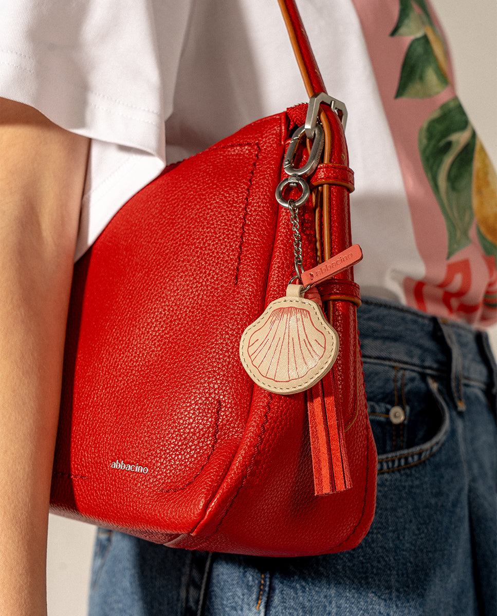llavero-charm-concha-abbacino-en-piel-roja-con-borla-accesorio-para-bolsos image 1