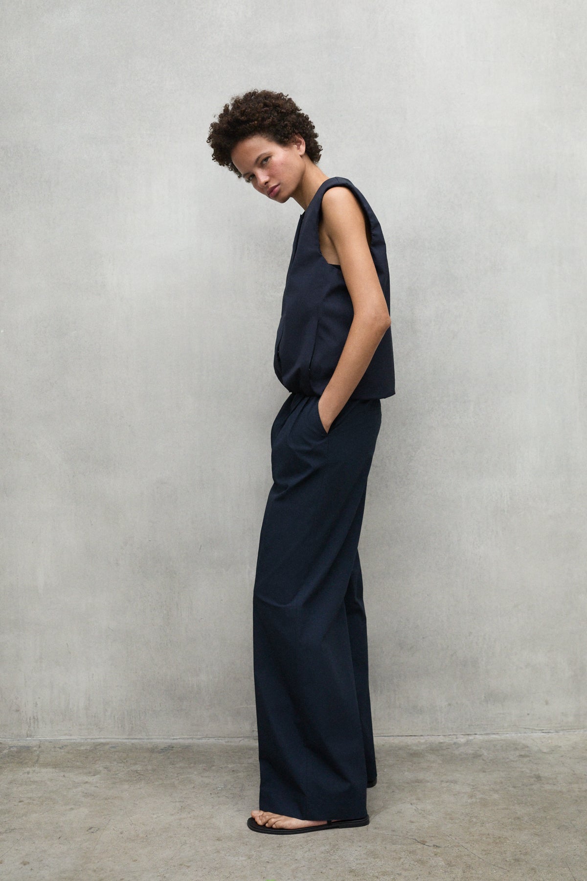 chaleco-karin-azul-marino-de-mujer-ecoalf image 4