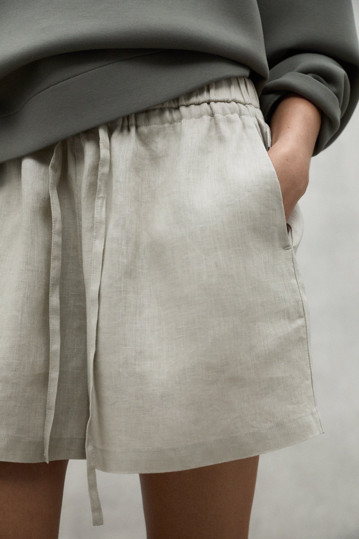 shorts-de-lino-yera-beige-de-mujer-ecoalf image 3