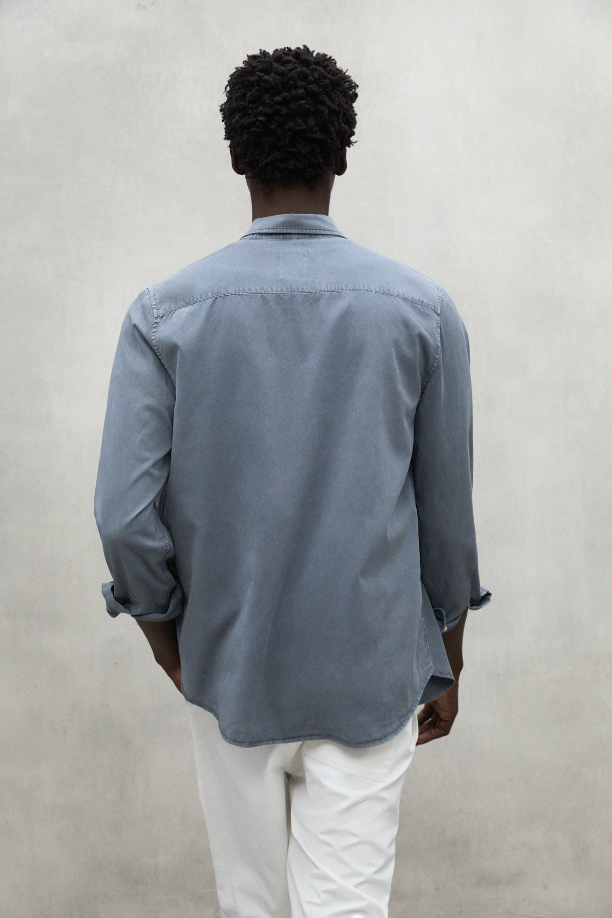 camisa-carlos-azul-de-ecoalf-para-hombre-tencel-lyocell-con-cuello-de-bot-n image 6