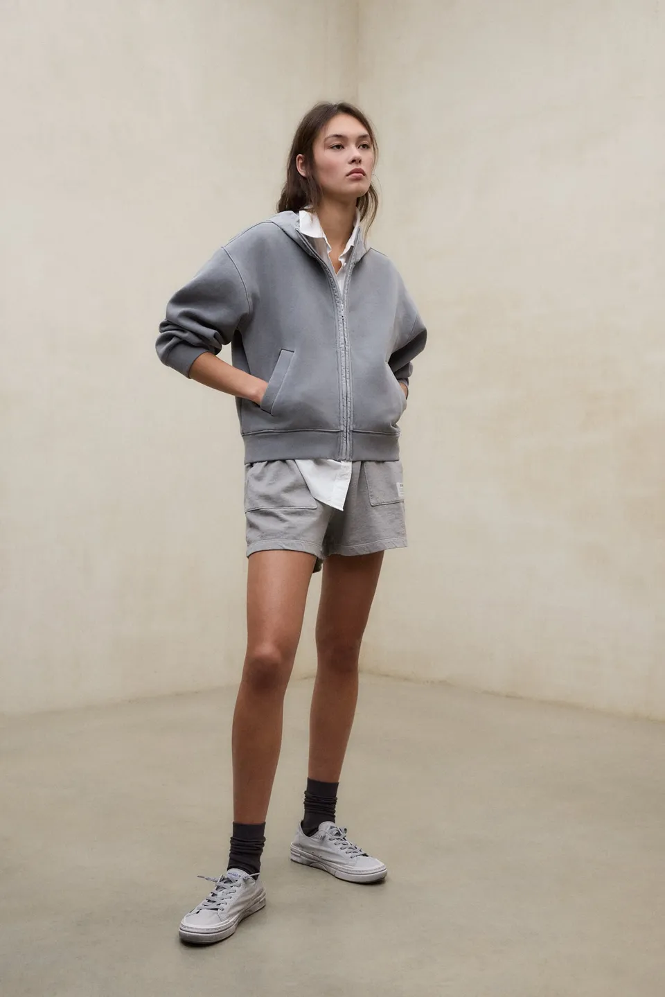 ecoalf-shorts-ness-gris-oscuro-de-mujer-75-algod-n-regenerativo-tintes-naturales image 1