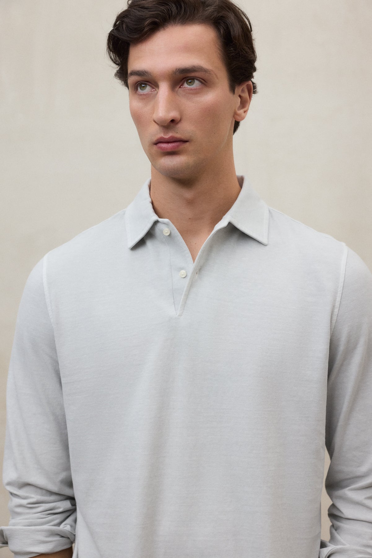 polo-patrick-gris-claro-de-ecoalf-50-algod-n-reciclado-y-50-algod-n-org-nico-sua image 5