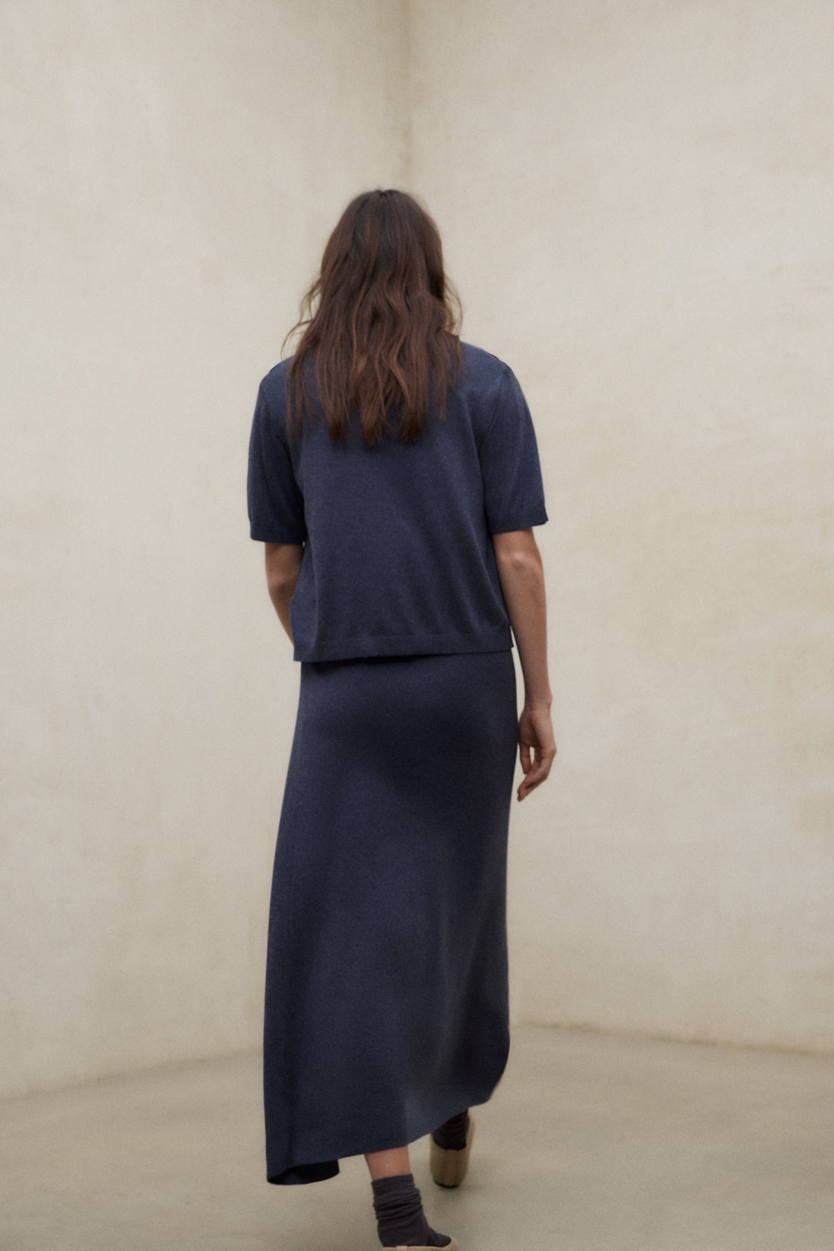 ecoalf-jersey-juniper-azul-para-mujer-viscosa-lenzing-ecovero-fit-relajado-boton image 3