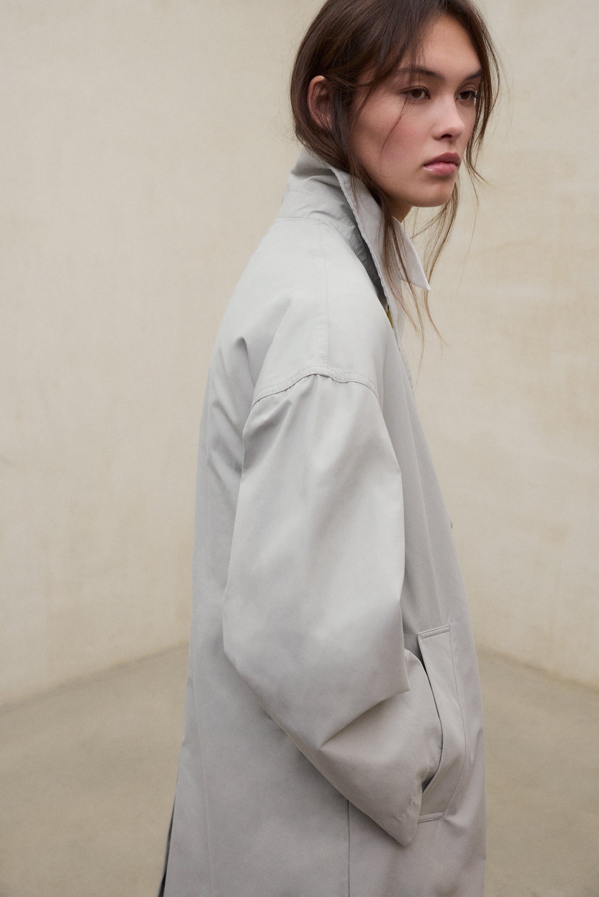 chaqueta-stong-beige-de-ecoalf-para-mujer-poli-ster-reciclado-repelente-al-agua- image 7