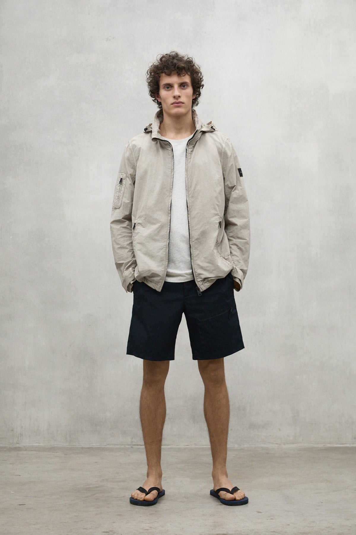 ecoalf-chaqueta-rigi-beige-para-hombre-72-poliamida-reciclada-capucha-plegada-y- image 1