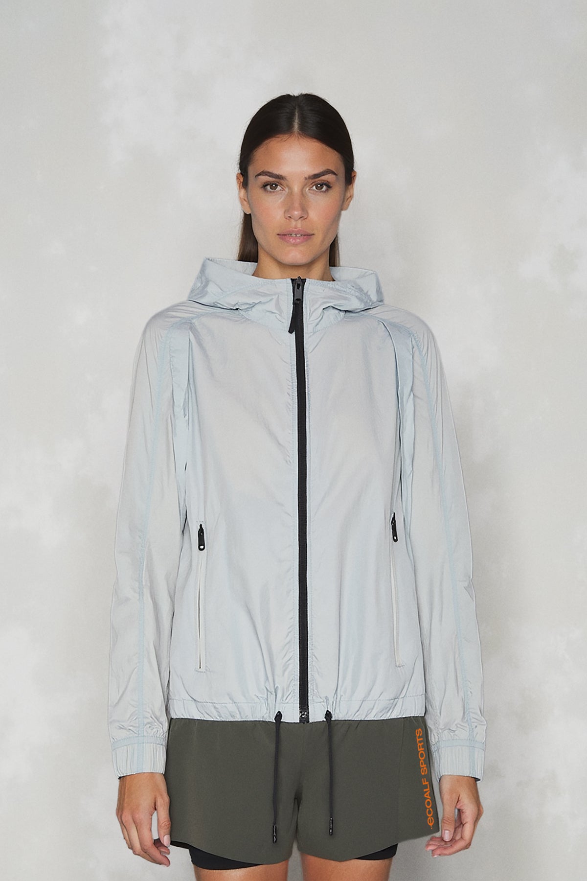 chaqueta-mott-gris-ecoalf-para-mujer-100-poliamida-reciclada-ligera-y-vers-til image 1