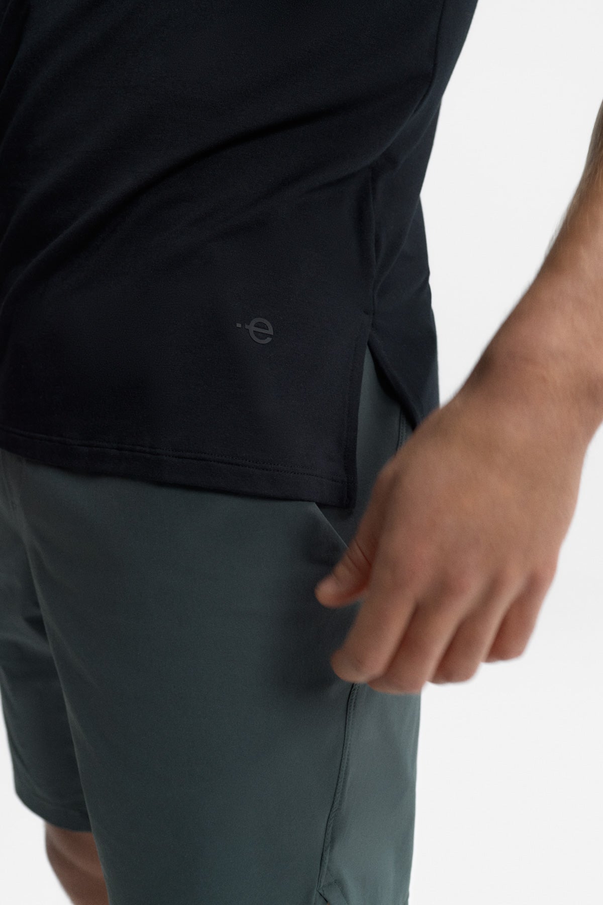 camiseta-ecoalf-amed-negra-micromodal-y-elastano-transpirable-hombre image 5
