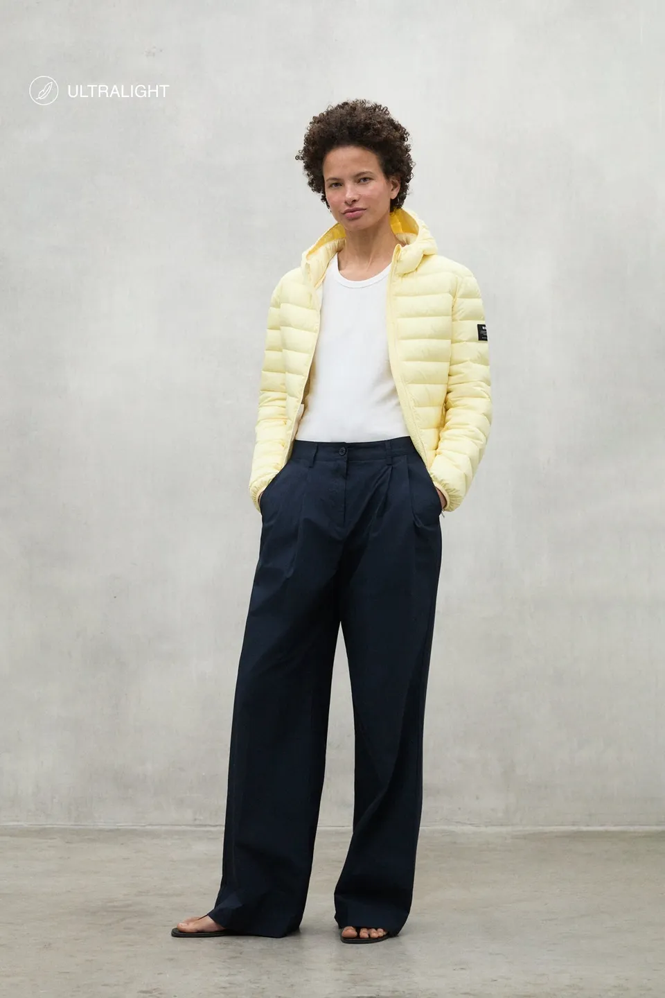chaqueta-ecoalf-atlantic-amarilla-para-mujer-poliamida-100-reciclada-ultraligera image 1